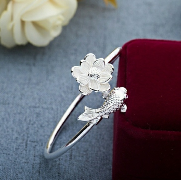 ONE LEFT🌺Lotus Flower Bangle - Picture 4 of 5